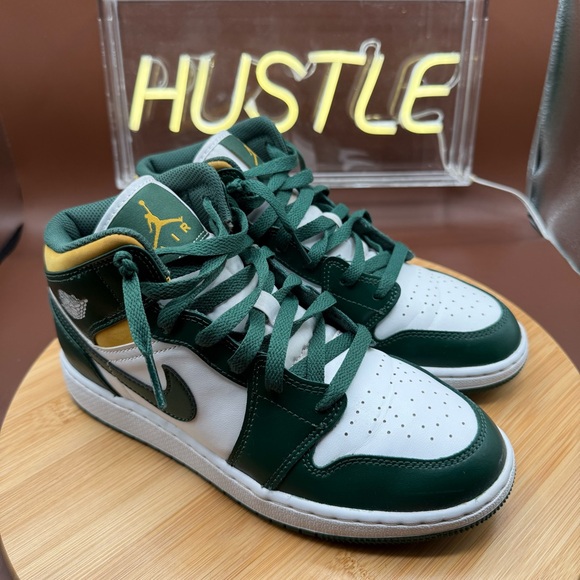 nike air jordan 1 mid size 5.5